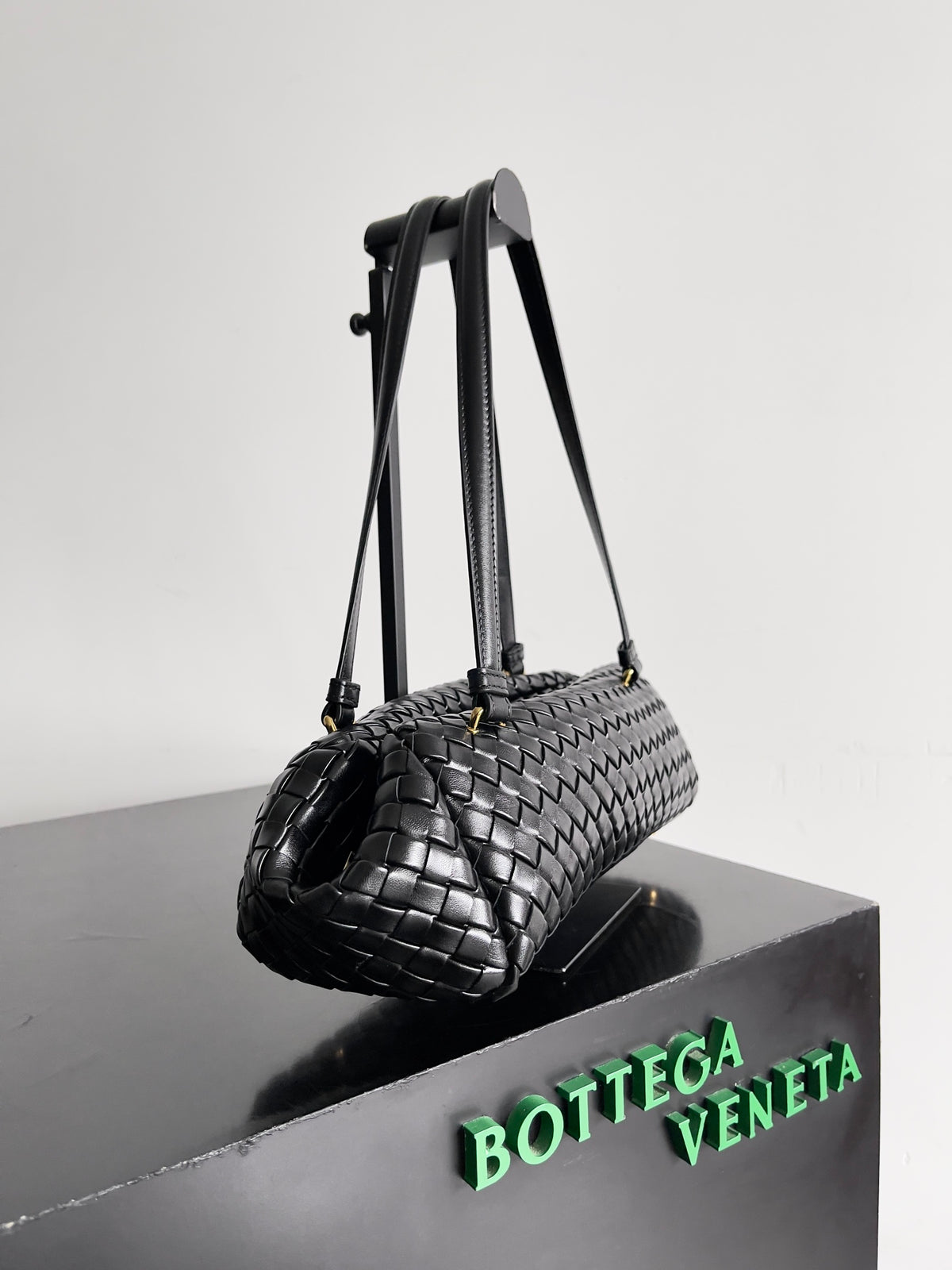 Bottega Veneta 796258 Black Designer Handbag - detail image 2
