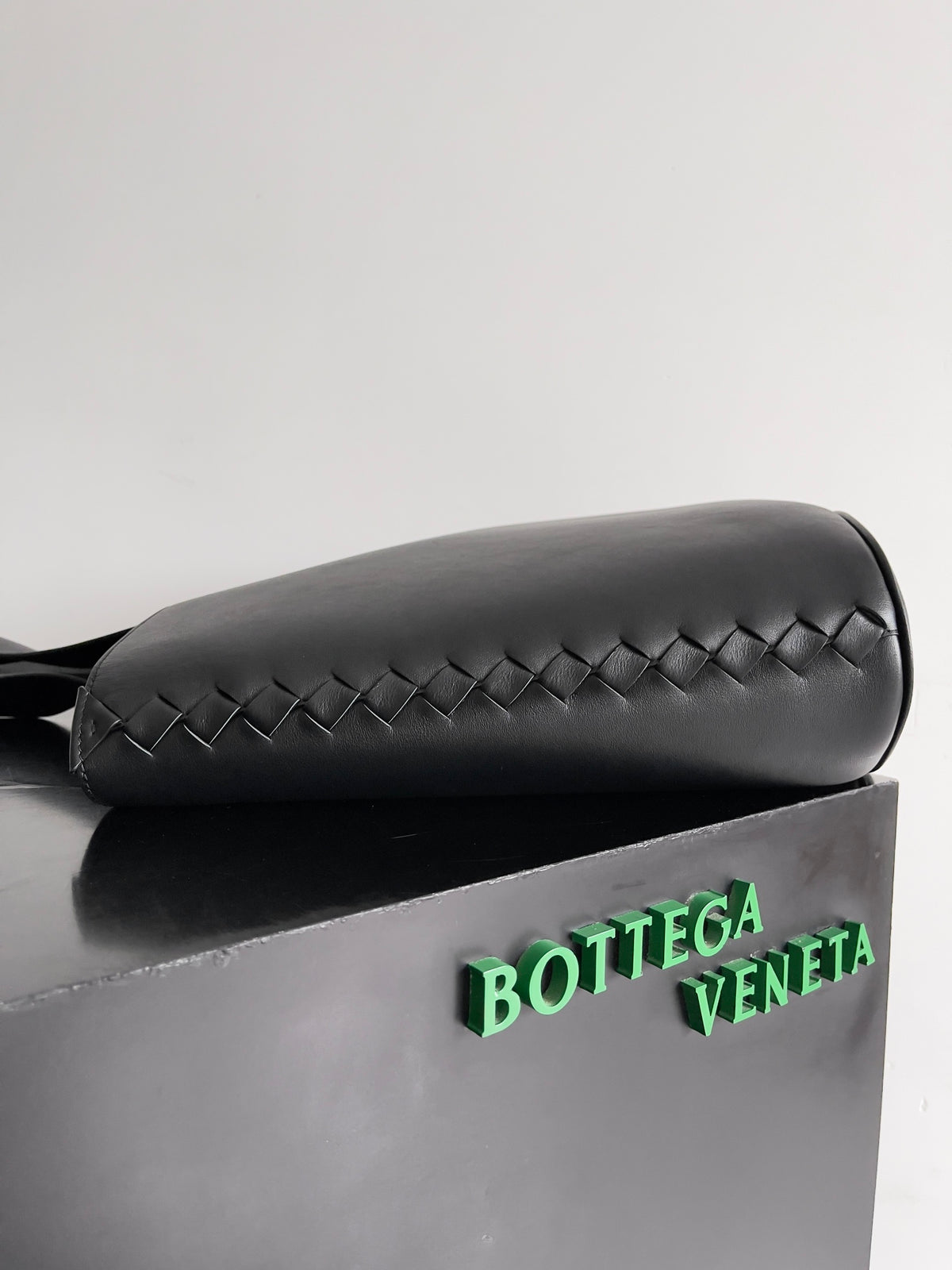 Bottega Veneta 778307 Black Designer Handbag - detail image 3