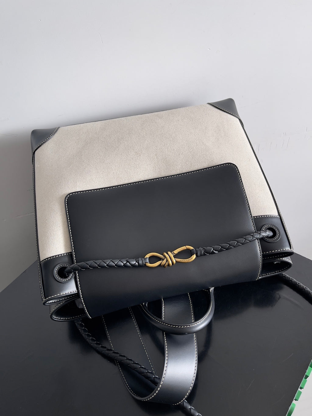 Bottega Veneta 789039 Black Designer Handbag Edition 2 - detail image 5