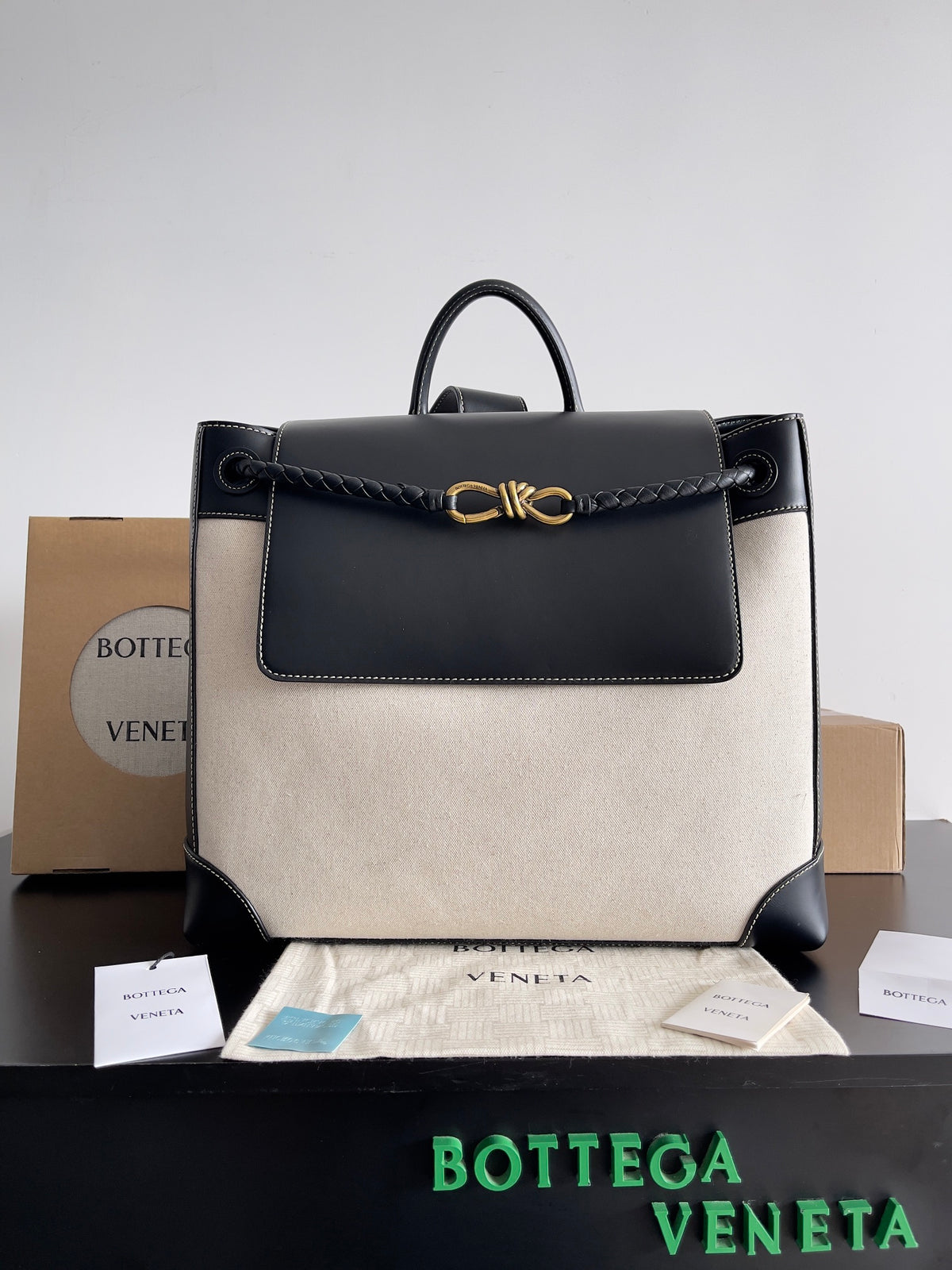 Bottega Veneta Black Designer Handbag Edition 980