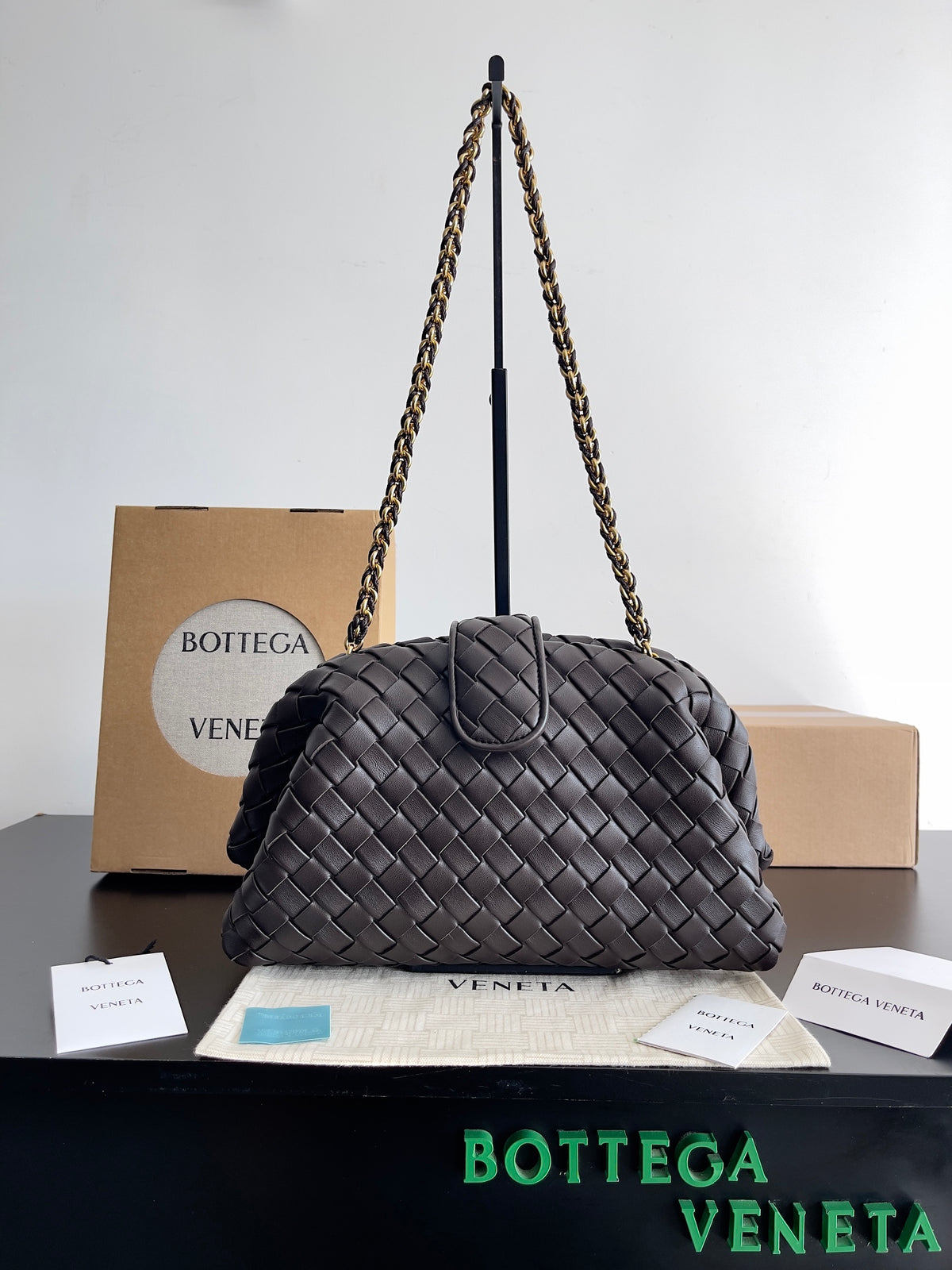 Bottega Veneta Black Designer Handbag Edition 609