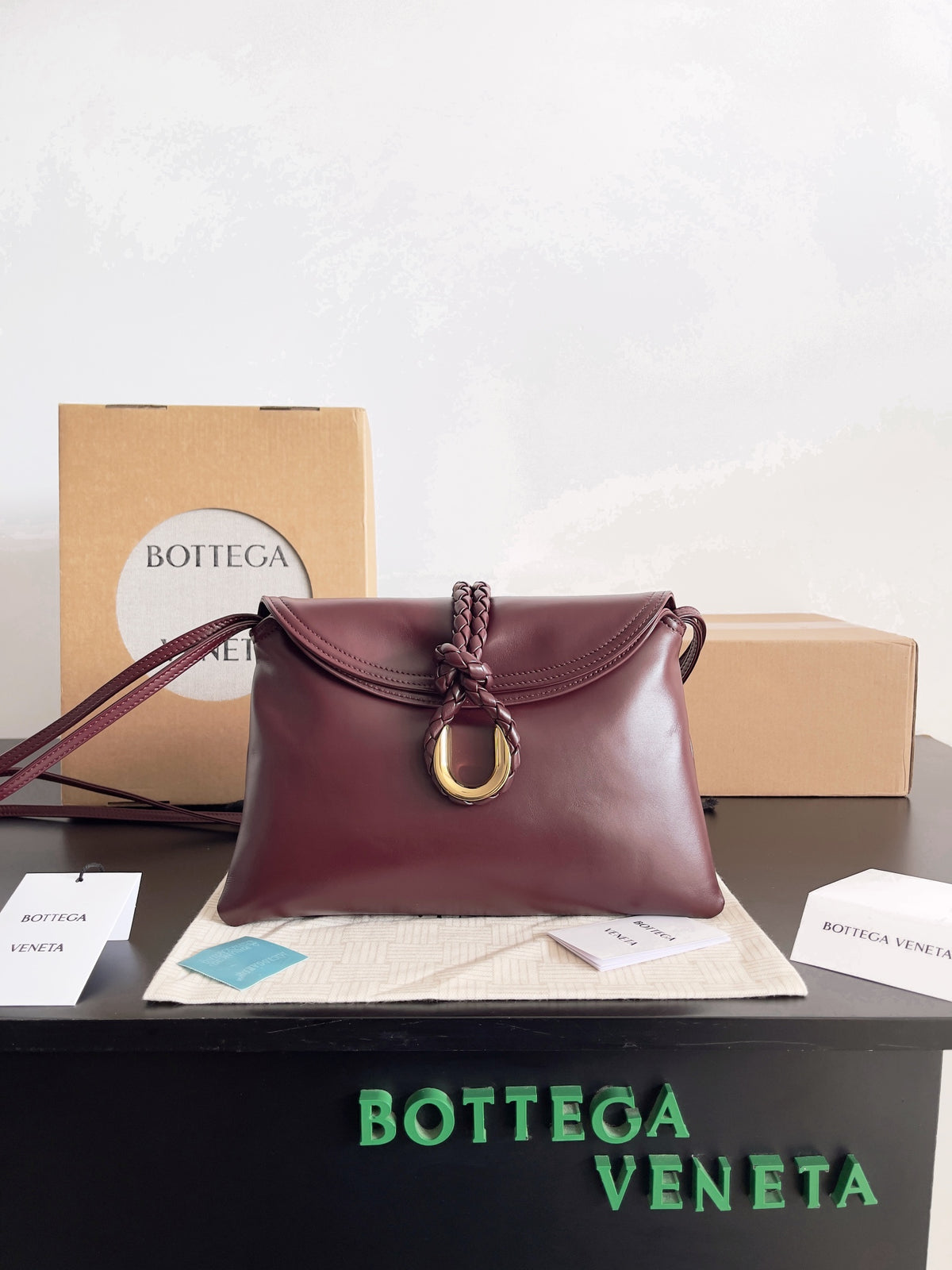 Bottega Veneta Burgundy & Red Designer Handbag Edition 5