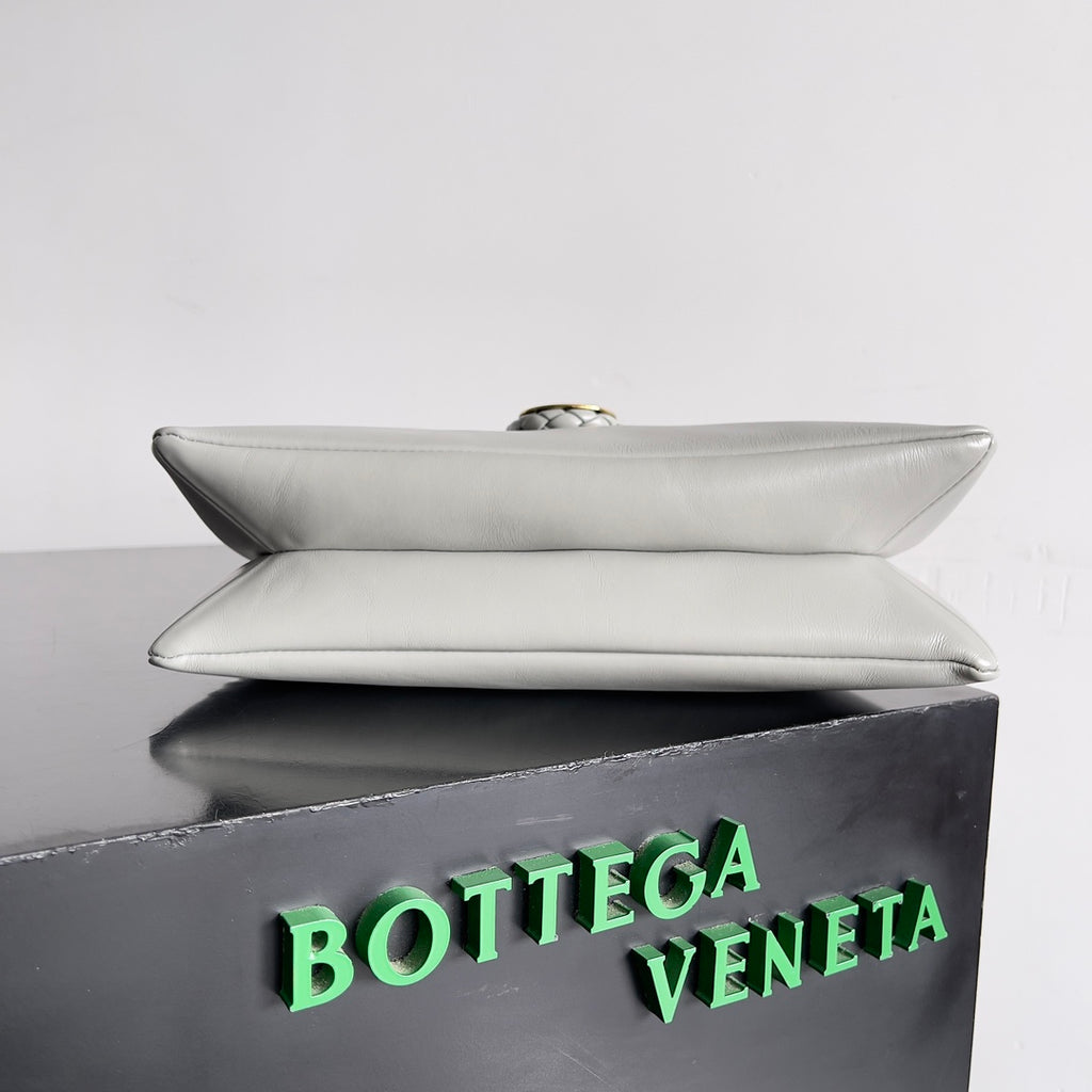 Bottega Veneta 806034 Black Designer Handbag Edition 5 - detail image 4