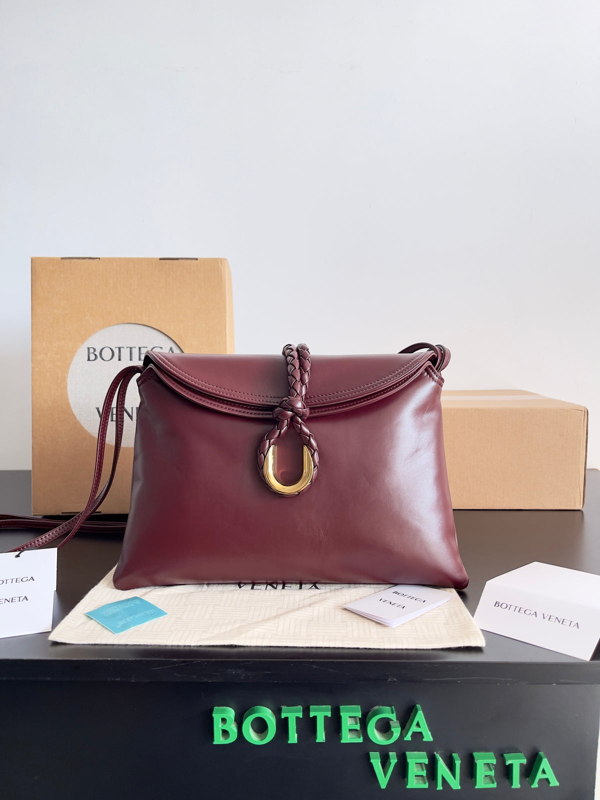 Bottega Veneta Burgundy & Red Designer Handbag Edition 4