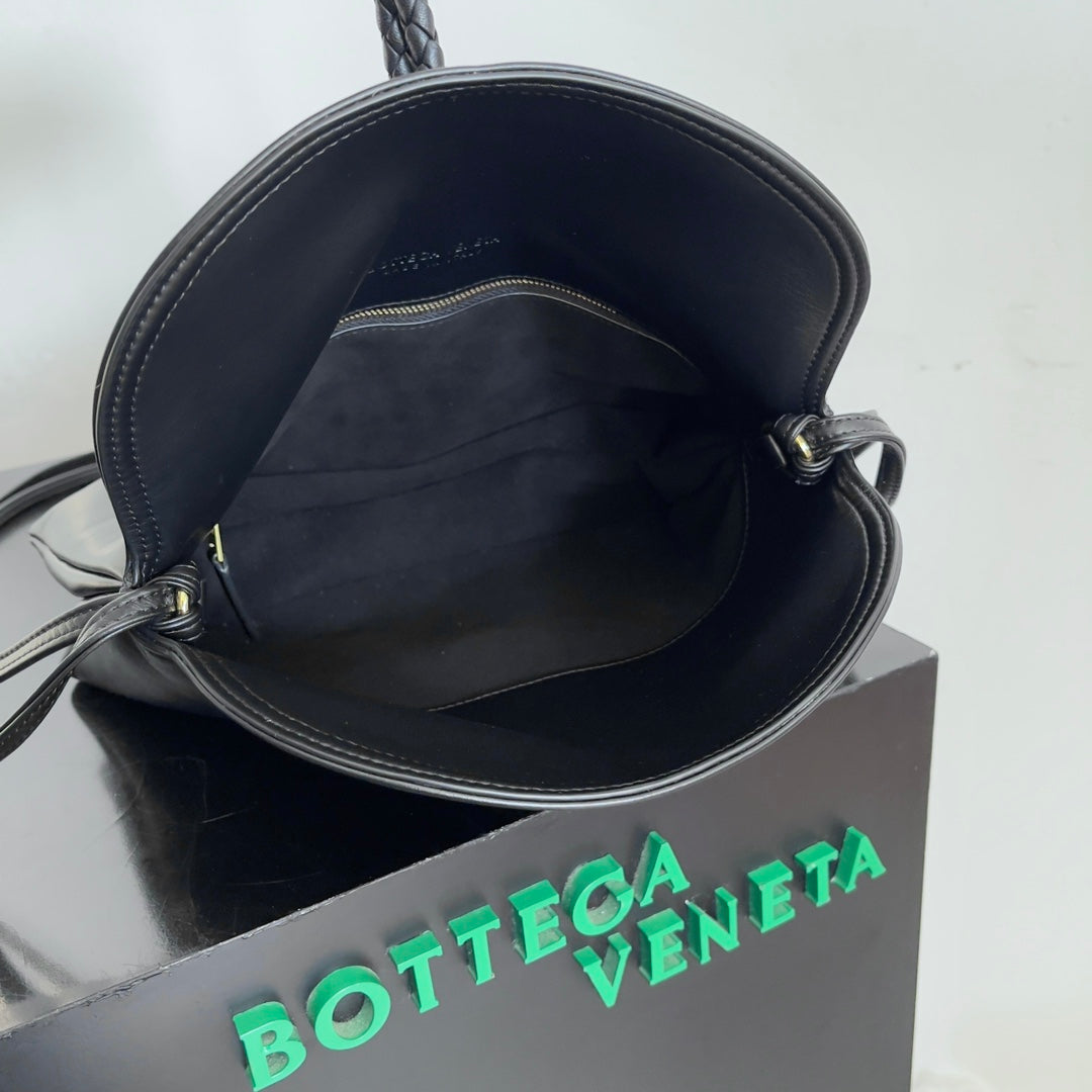 Bottega Veneta 806034 Black Designer Handbag Edition 4 - detail image 9