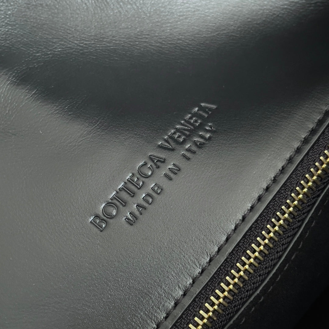 Bottega Veneta 806034 Black Designer Handbag Edition 4 - detail image 8