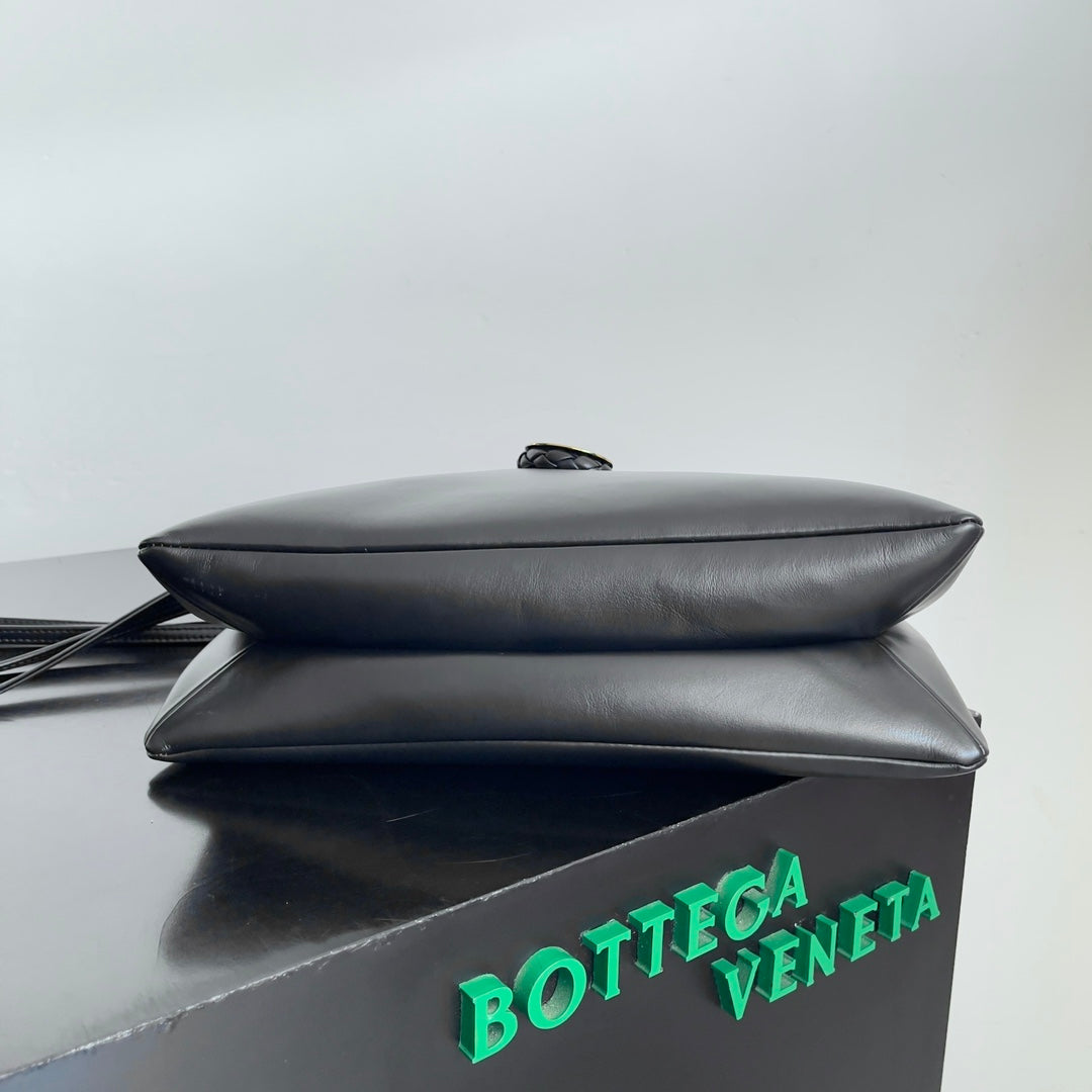 Bottega Veneta 806034 Black Designer Handbag Edition 4 - detail image 4