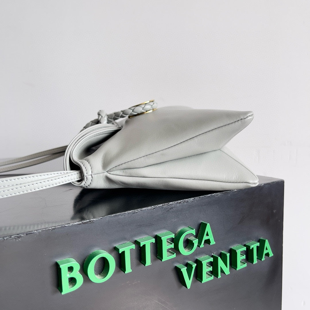 Bottega Veneta 806030 Black Designer Handbag Edition 2 - detail image 2