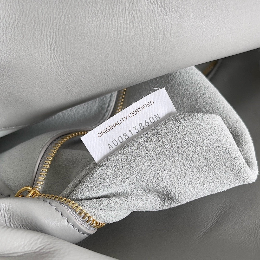 Bottega Veneta 806030 Black Designer Handbag Edition 2 - detail image 8