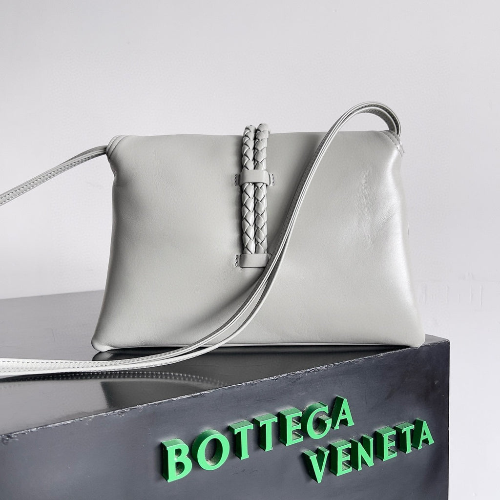 Bottega Veneta 806030 Black Designer Handbag Edition 2 - detail image 3