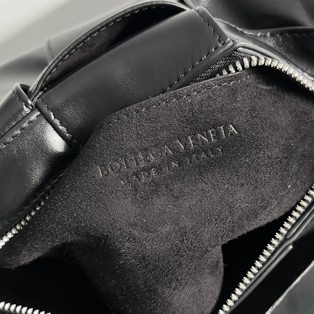 Bottega Veneta 795177 Black Designer Apparel Edition 3 - detail image 7