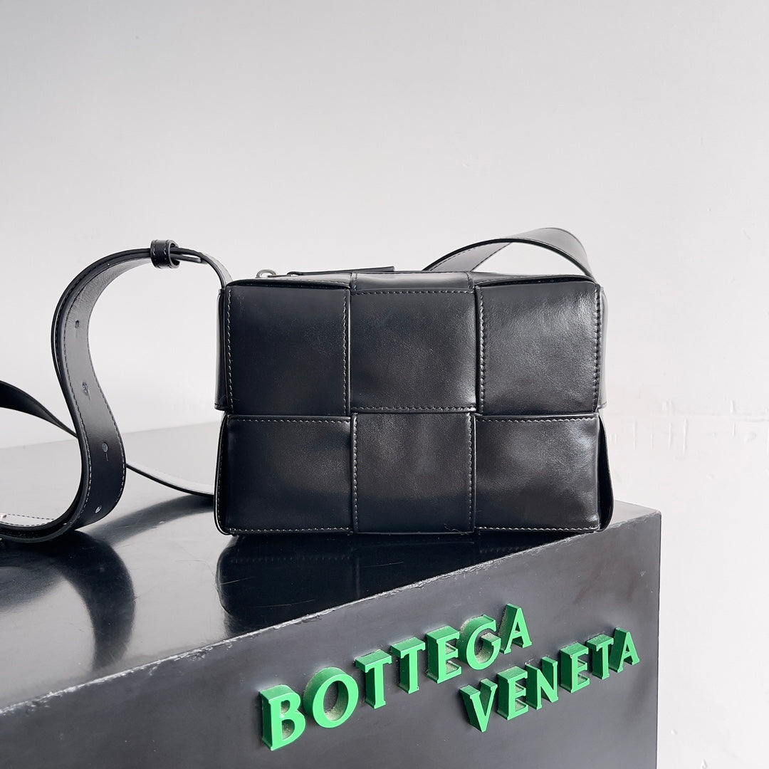 Bottega Veneta 795177 Black Designer Apparel Edition 3
