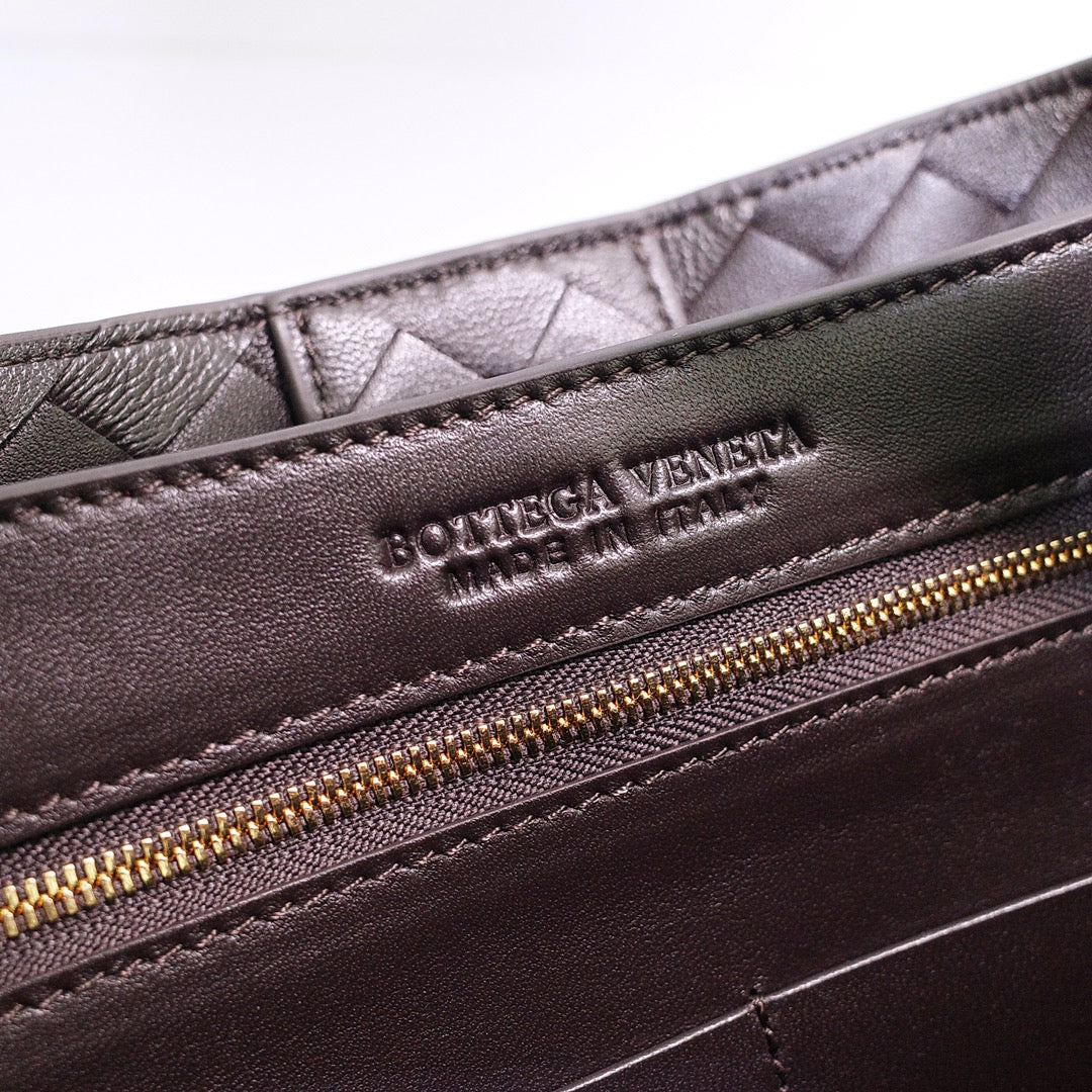 Bottega Veneta 743572 Black & Red Designer Handbag - detail image 9