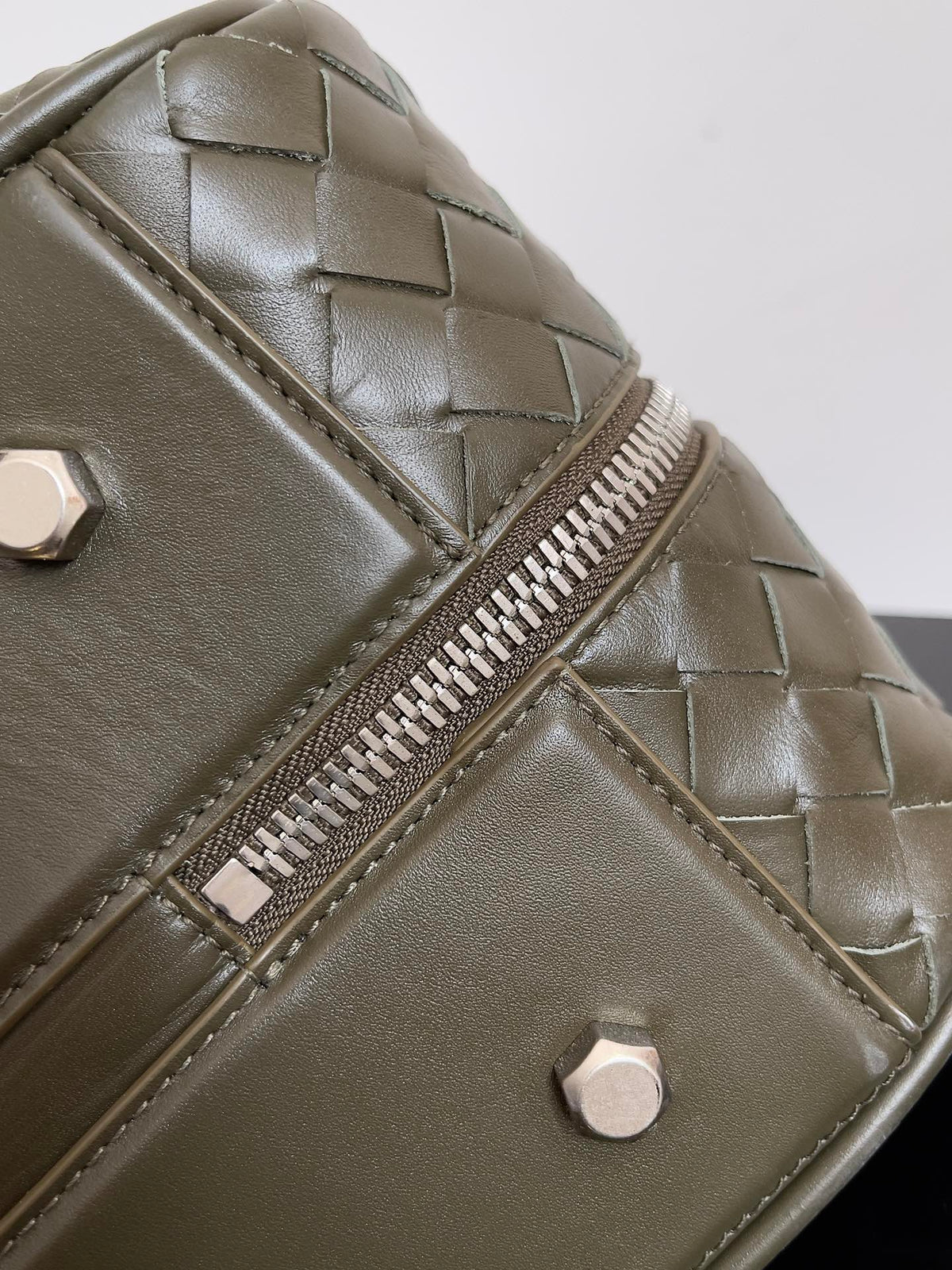 Bottega Veneta 765620 Black Designer Handbag - detail image 8