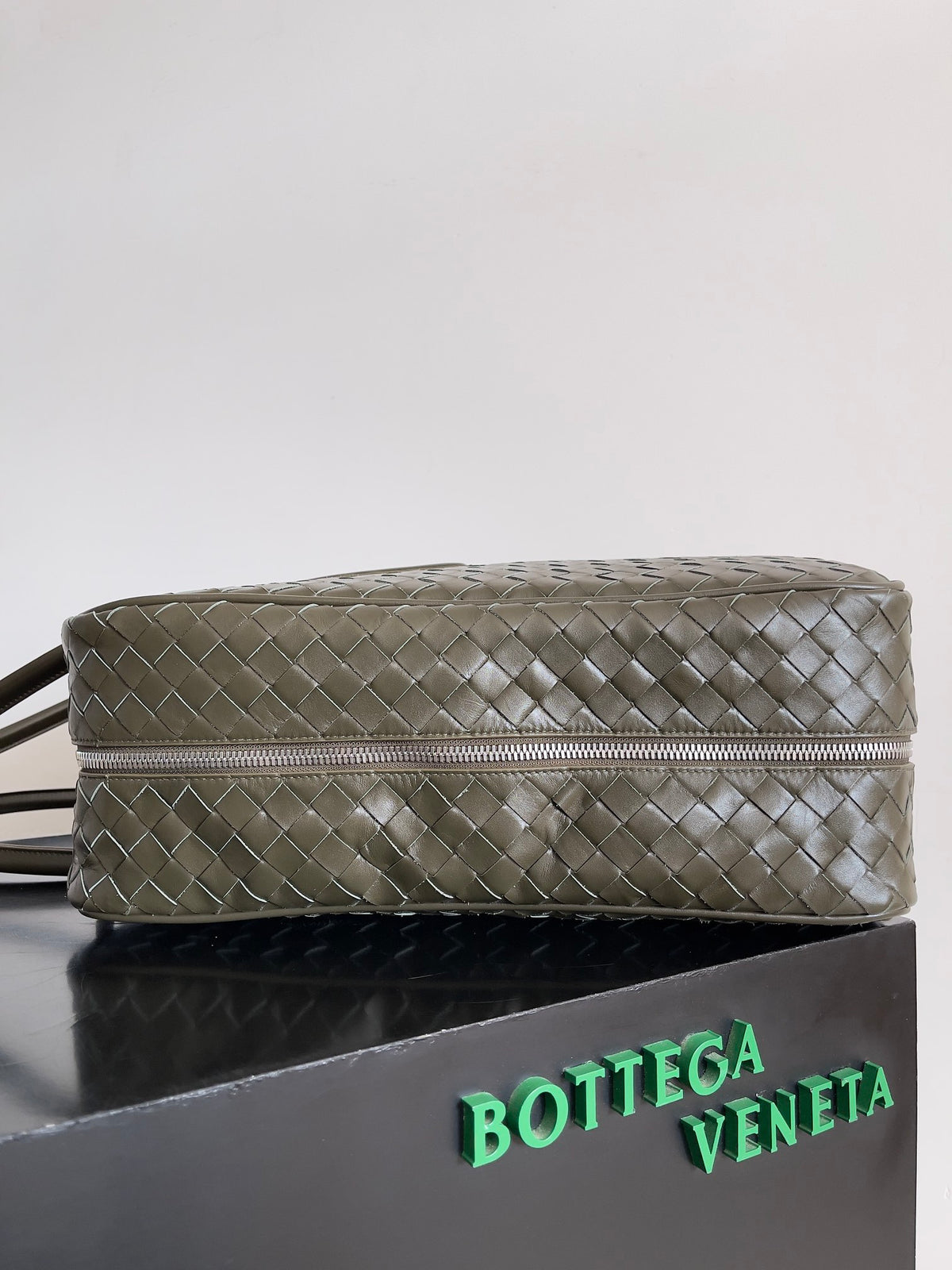 Bottega Veneta 765620 Black Designer Handbag - detail image 3