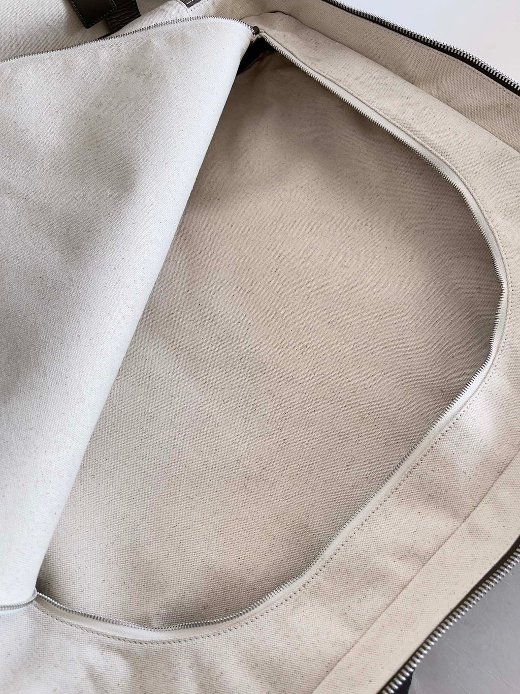 Bottega Veneta Black Designer Handbag Edition 947 - detail image 8