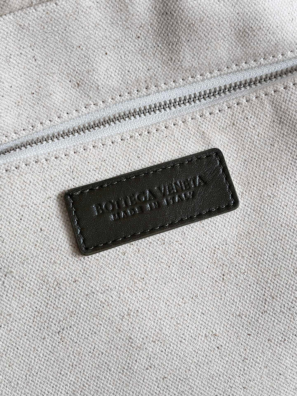 Bottega Veneta Black Designer Handbag Edition 947