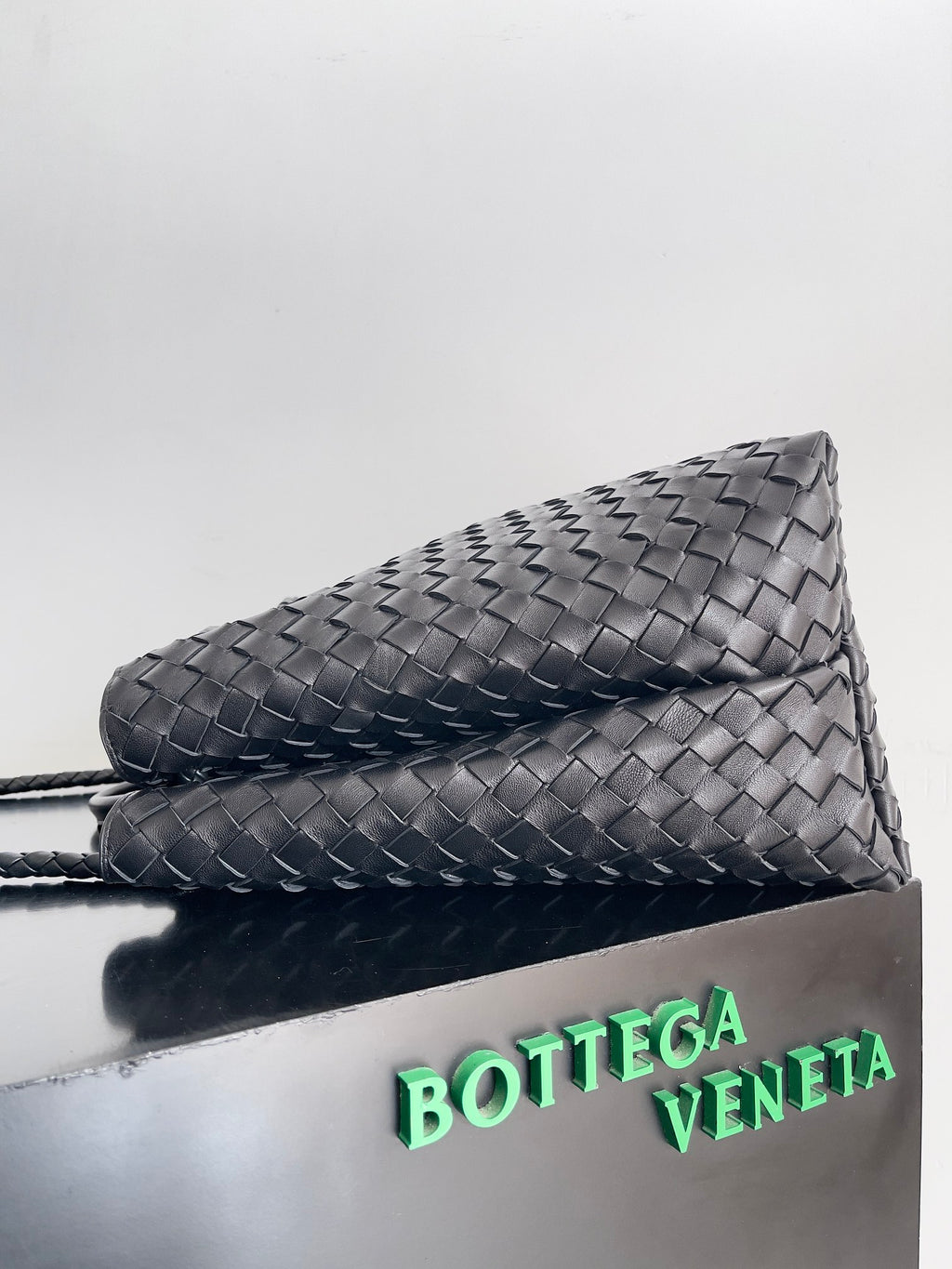 Bottega Veneta 743575 Black Designer Handbag Edition 9 - detail image 2