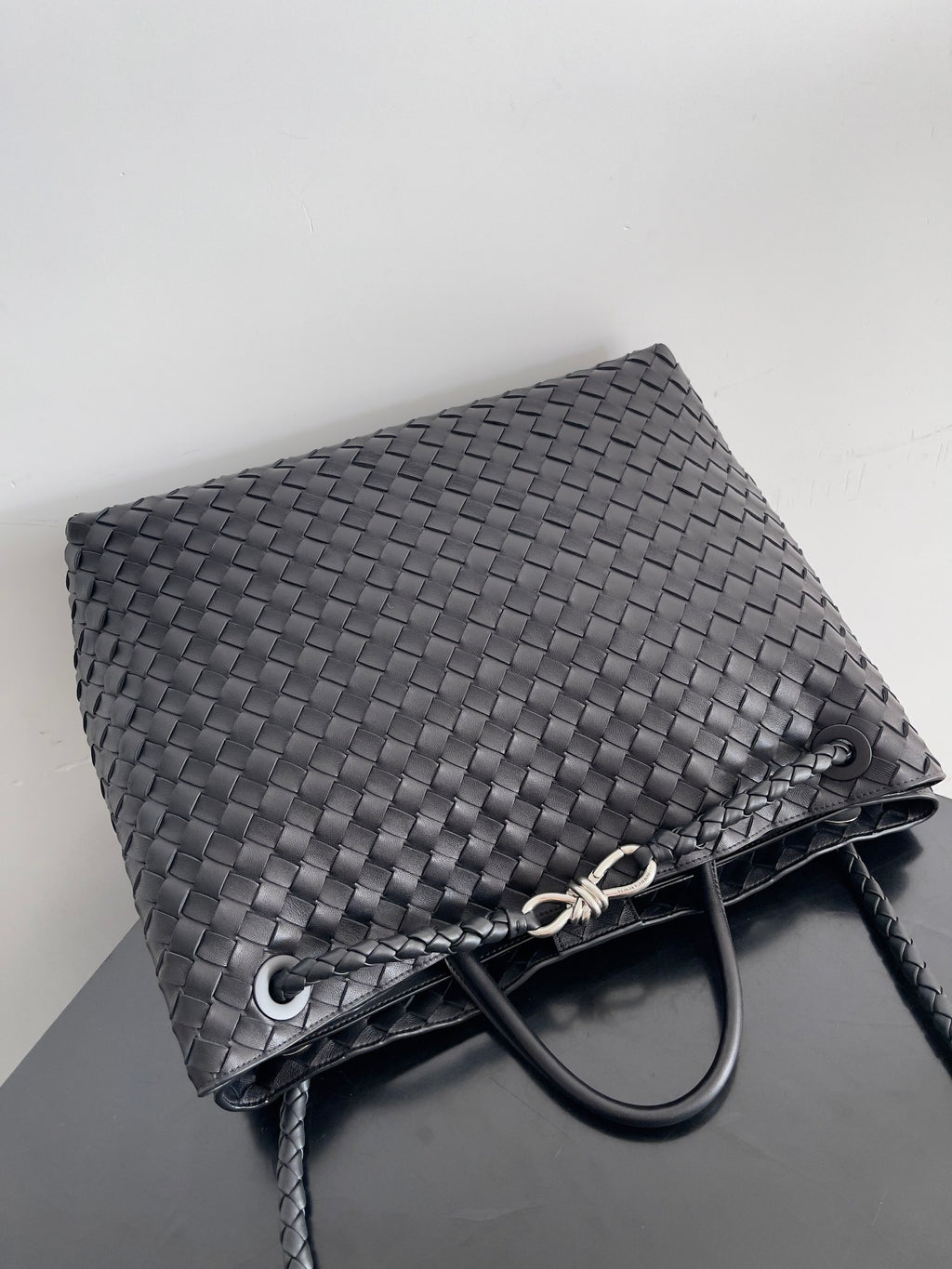 Bottega Veneta 743575 Black Designer Handbag Edition 9 - detail image 5