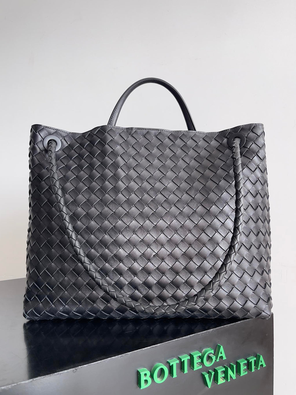 Bottega Veneta 743575 Black Designer Handbag Edition 9 - detail image 3