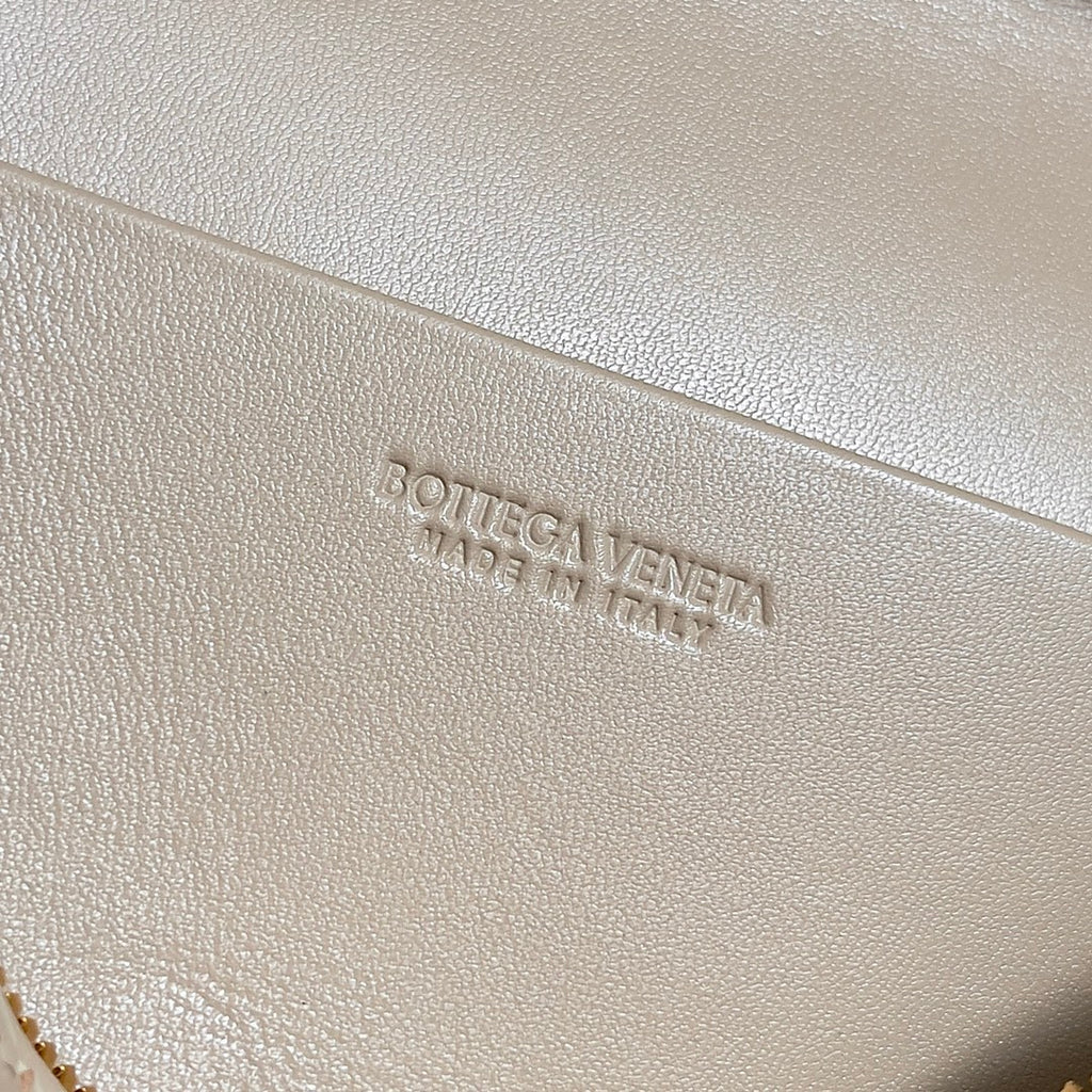 Bottega Veneta 789109 Black Designer Handbag Edition 6 - detail image 8