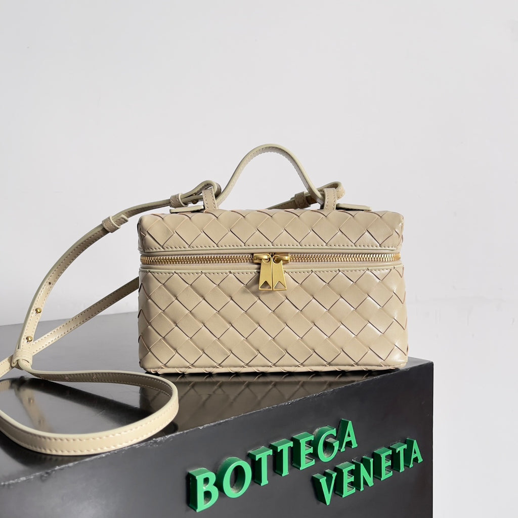 Bottega Veneta 789109 Black Designer Handbag Edition 6