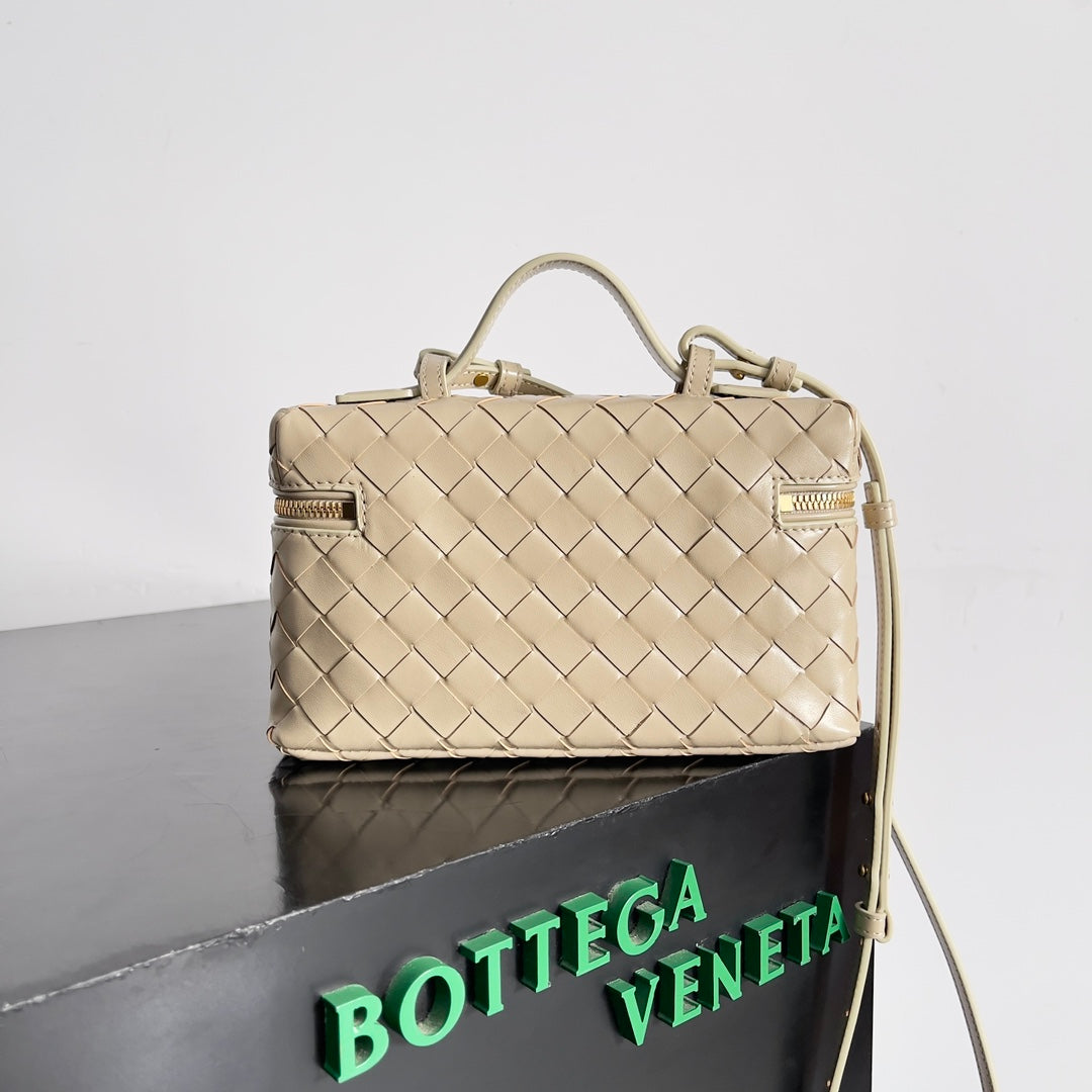 Bottega Veneta 789109 Black Designer Handbag Edition 6 - detail image 3