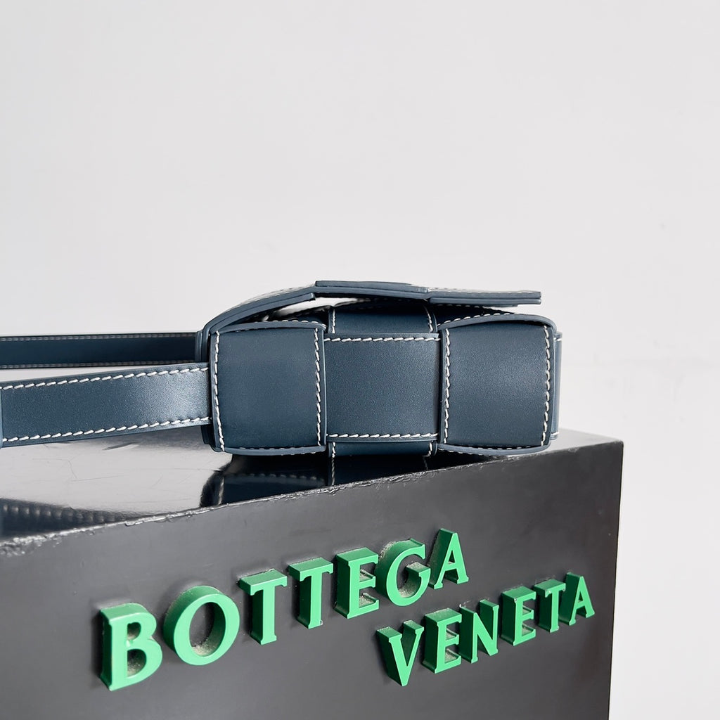Bottega Veneta 758105 Black Designer Handbag Edition 2 - detail image 3