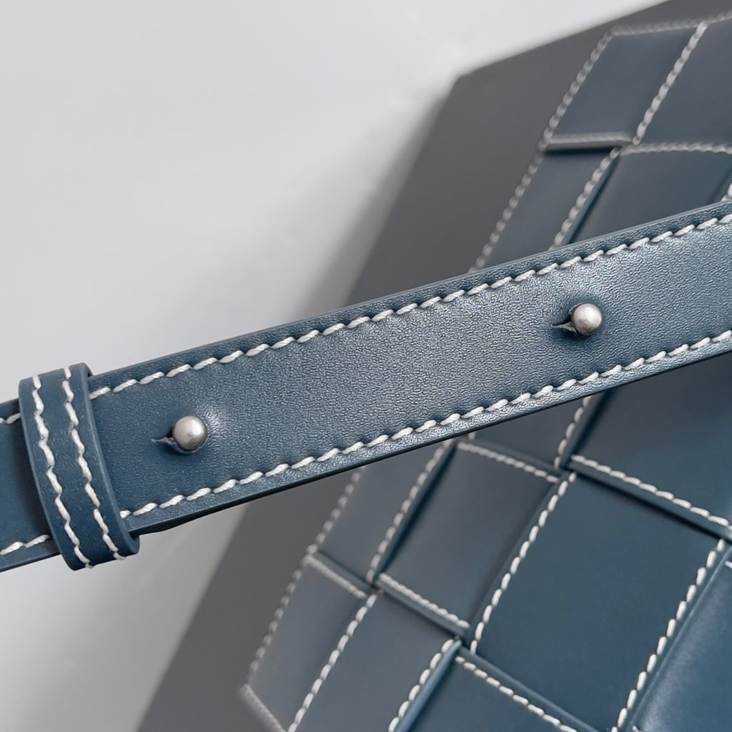 Bottega Veneta 758105 Black Designer Handbag Edition 2 - detail image 5