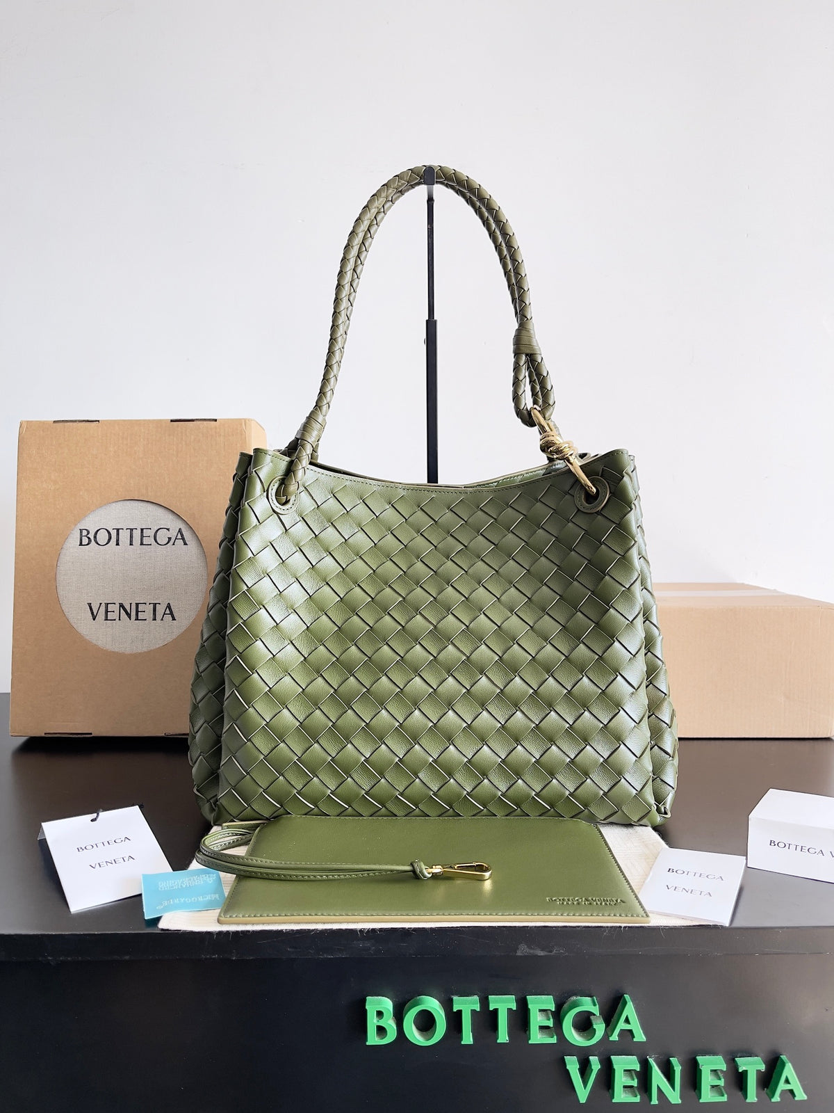 Bottega Veneta Green & Black Designer Handbag Edition 3