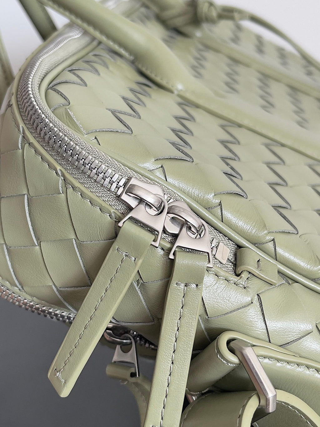 Bottega Veneta 766361 Gray Designer Handbag - detail image 4