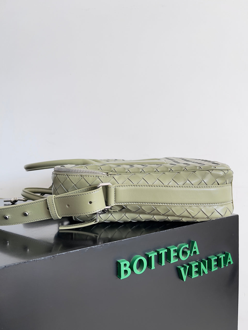 Bottega Veneta 766361 Gray Designer Handbag - detail image 2