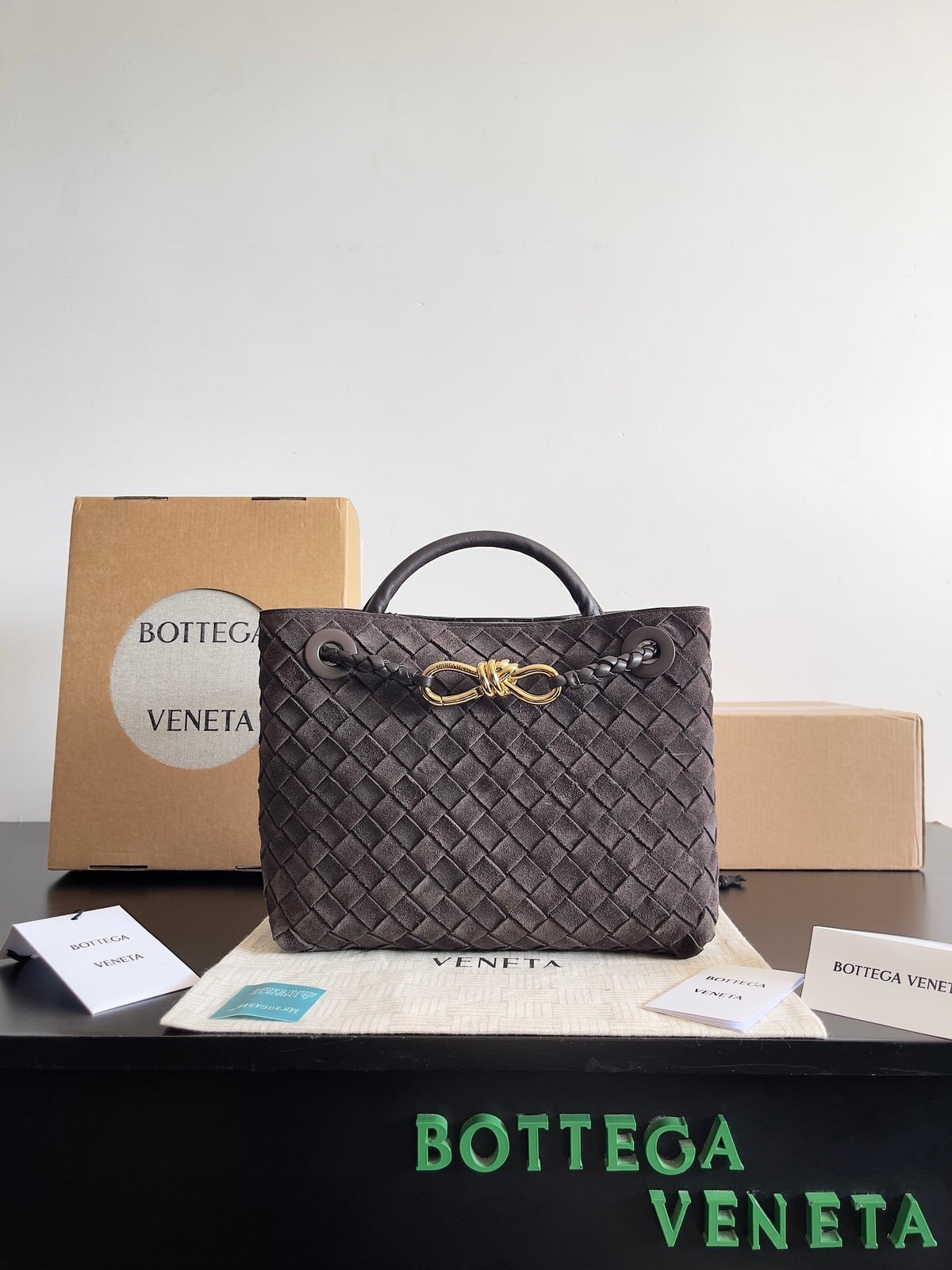 Bottega Veneta Black Designer Handbag Edition 931