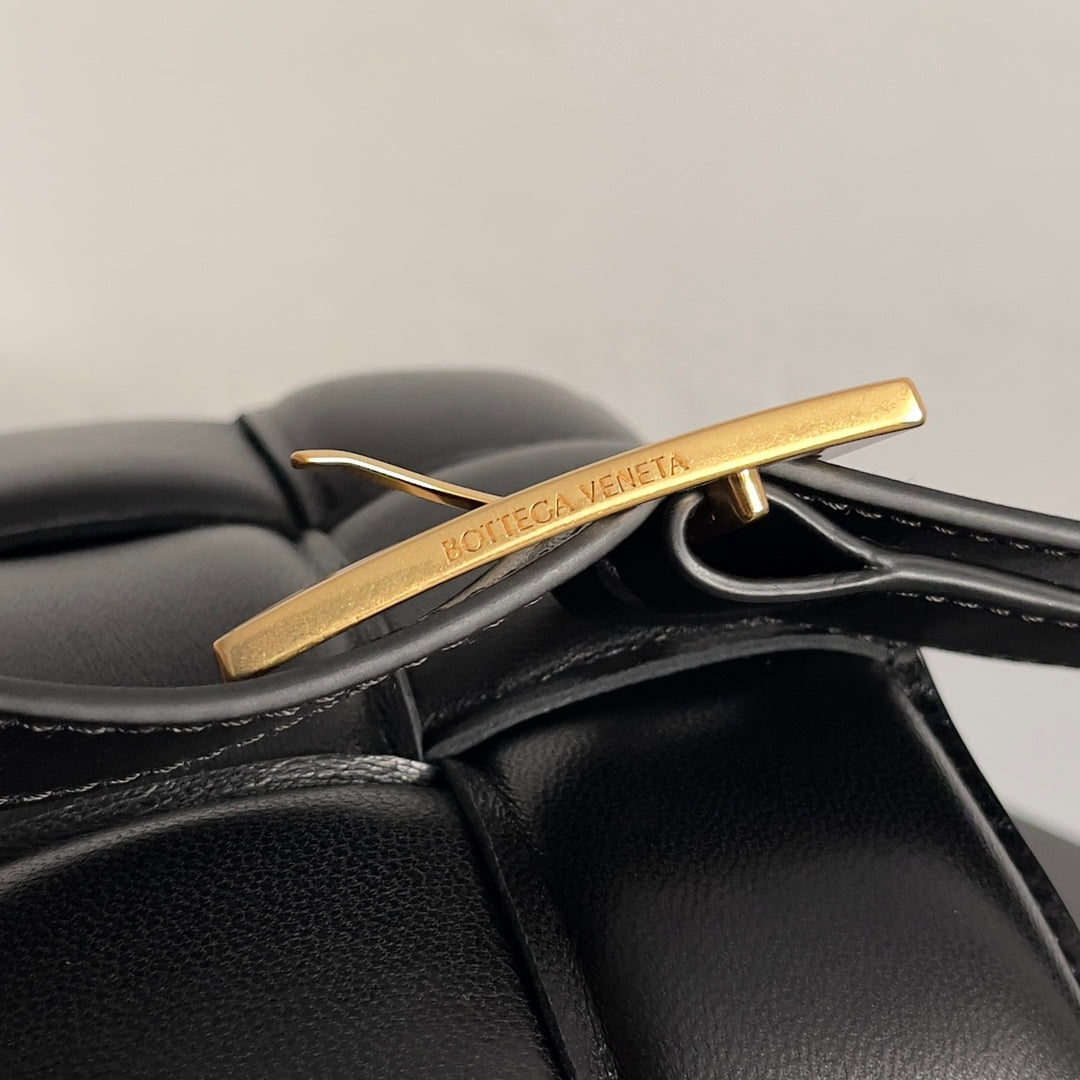 Bottega Veneta Black Designer Handbag Edition 934 - detail image 5