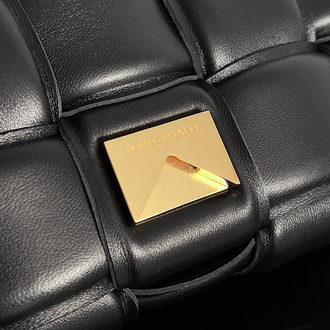 Bottega Veneta Black Designer Handbag Edition 934 - detail image 6