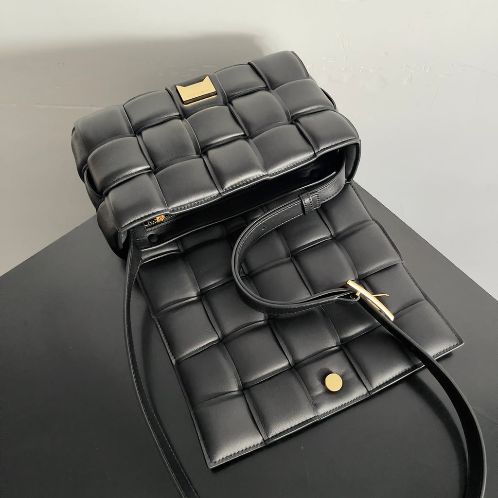 Bottega Veneta Black Designer Handbag Edition 934 - detail image 7