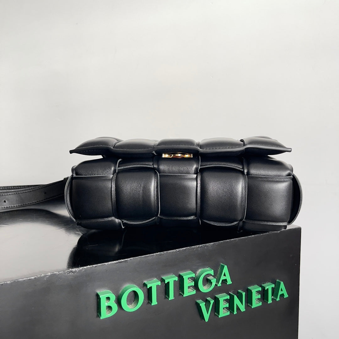 Bottega Veneta Black Designer Handbag Edition 934 - detail image 2