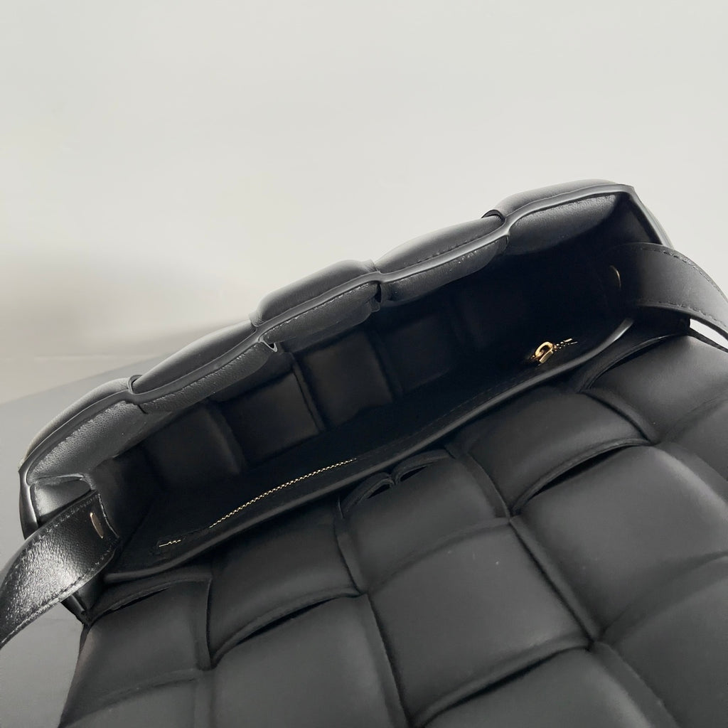 Bottega Veneta Black Designer Handbag Edition 934 - detail image 9