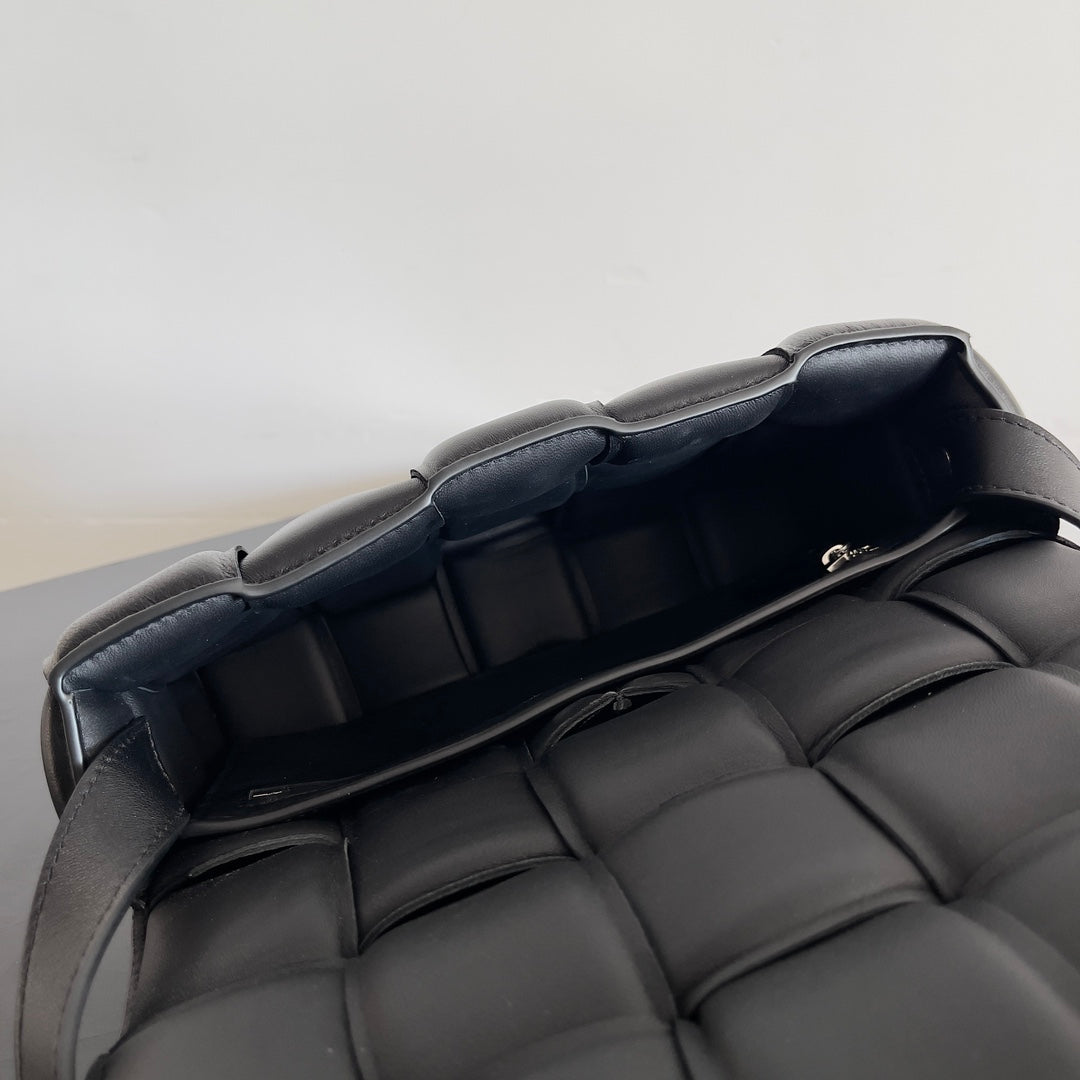 Bottega Veneta Black Designer Handbag Edition 936 - detail image 8