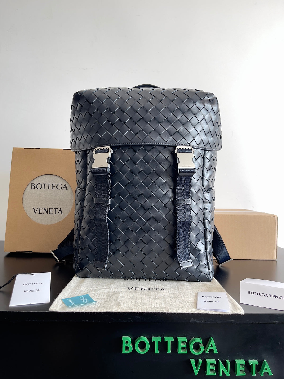 Bottega Veneta Blue Designer Handbag Edition 23