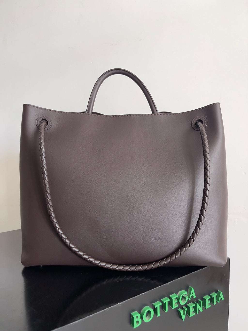 Bottega Veneta 806010 Black Hobo Bag Edition 2 - detail image 2
