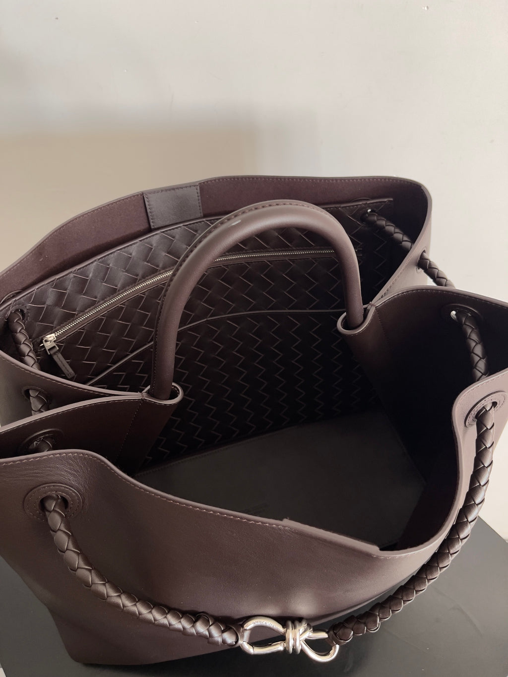 Bottega Veneta 806010 Black Hobo Bag Edition 2 - detail image 8