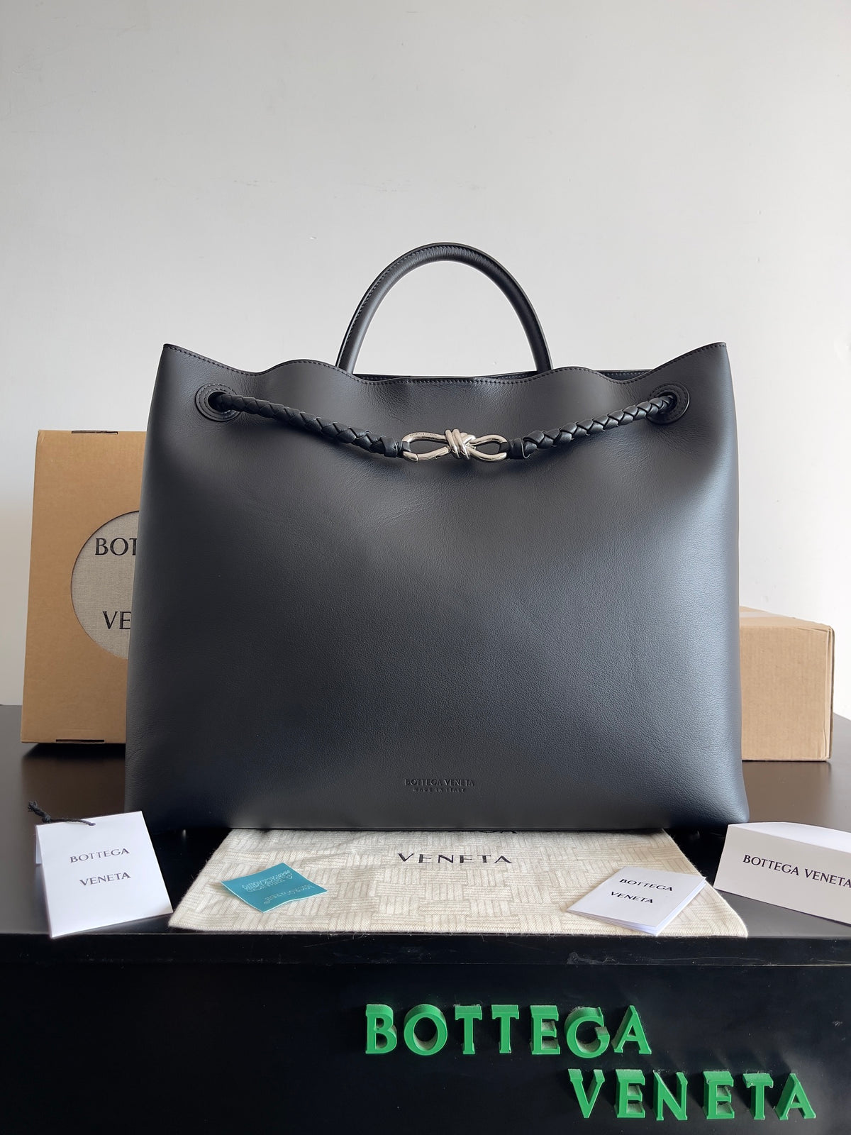 Bottega Veneta Black Designer Handbag Edition 927