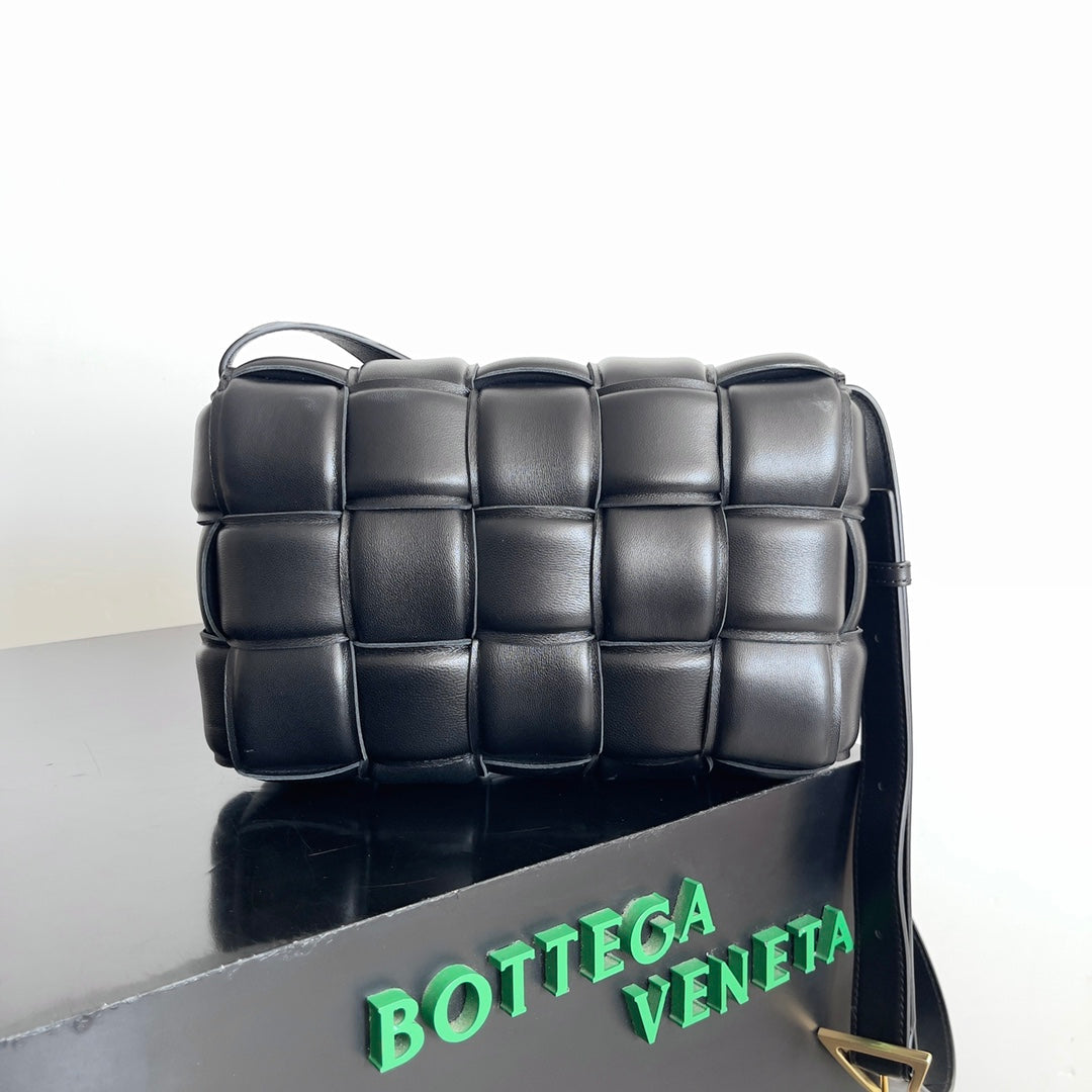 Bottega Veneta Black Designer Handbag Edition 934 - detail image 3
