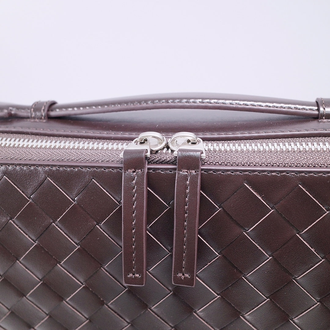 Bottega Veneta 786662 Black Designer Handbag - detail image 3