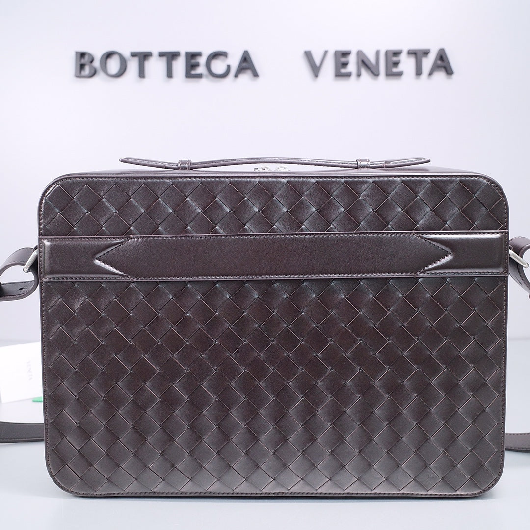 Bottega Veneta 786662 Black Designer Handbag - detail image 2