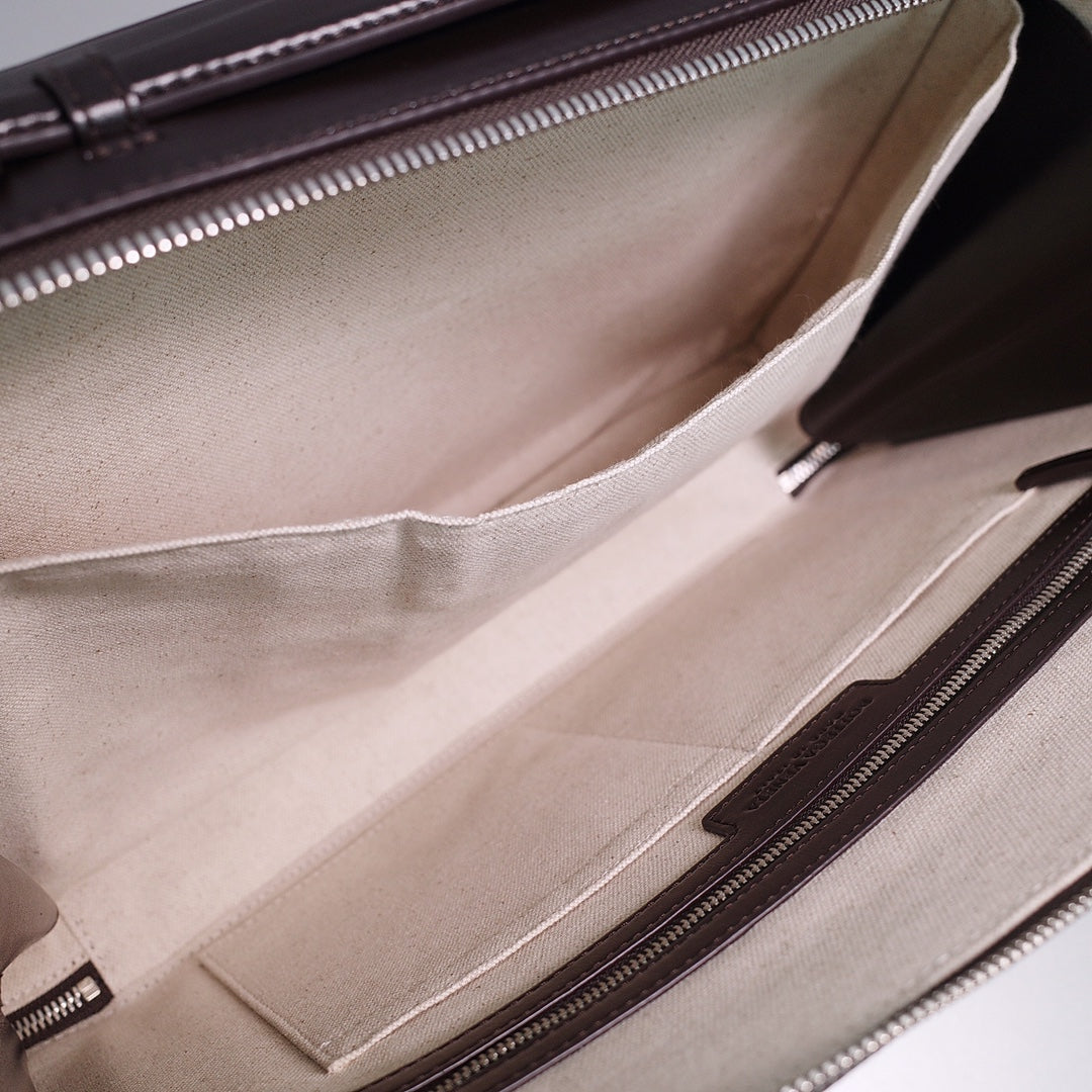 Bottega Veneta 786662 Black Designer Handbag - detail image 9