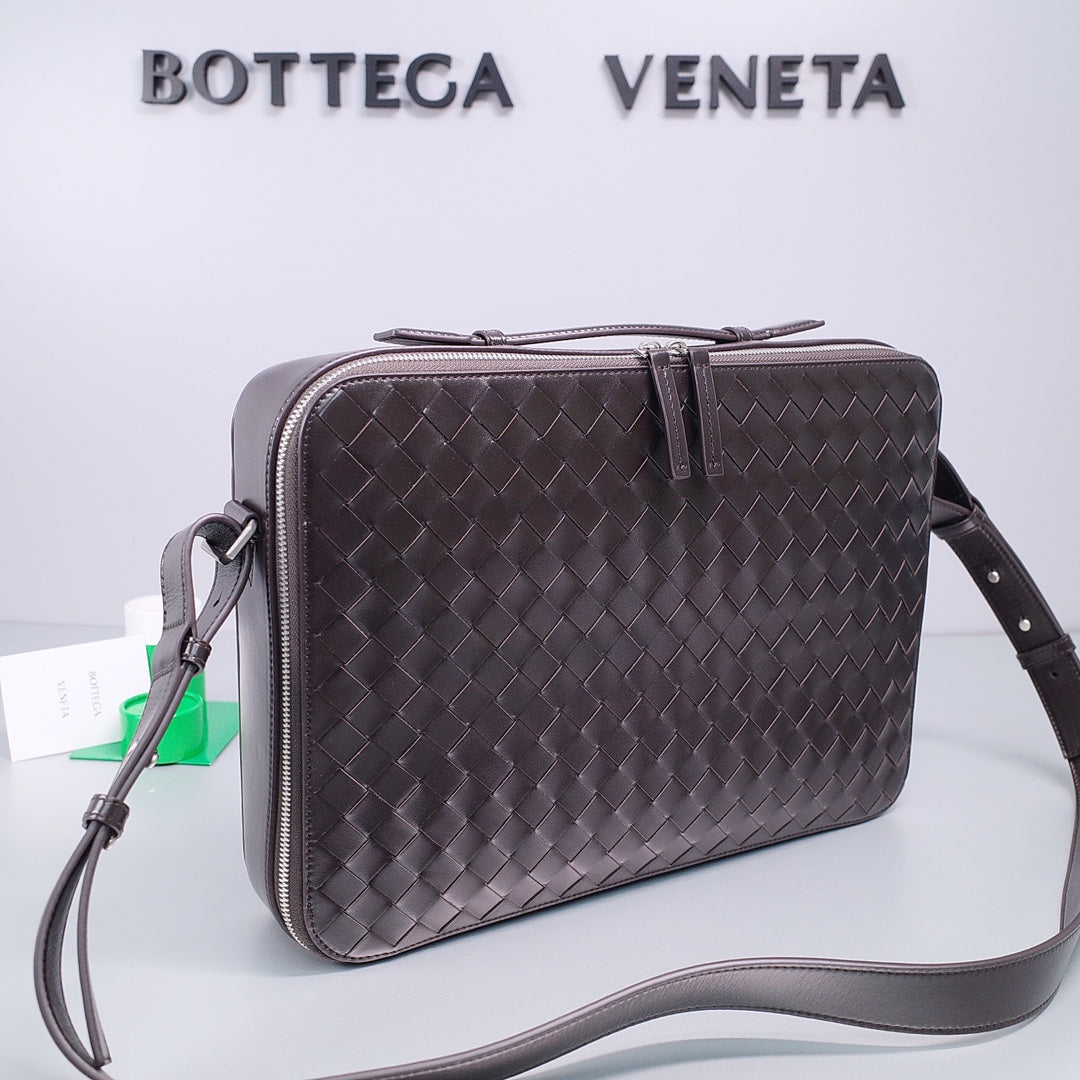 Bottega Veneta 786662 Black Designer Handbag - detail image 5