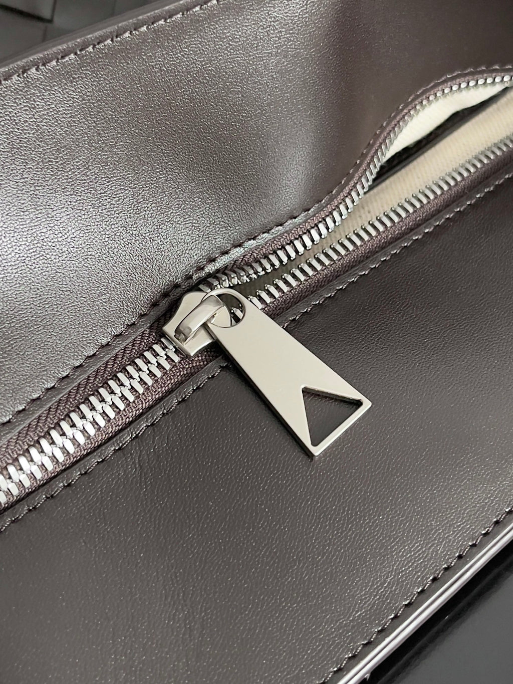 Bottega Veneta 786666 Black Tote Bag Edition 2 - detail image 5