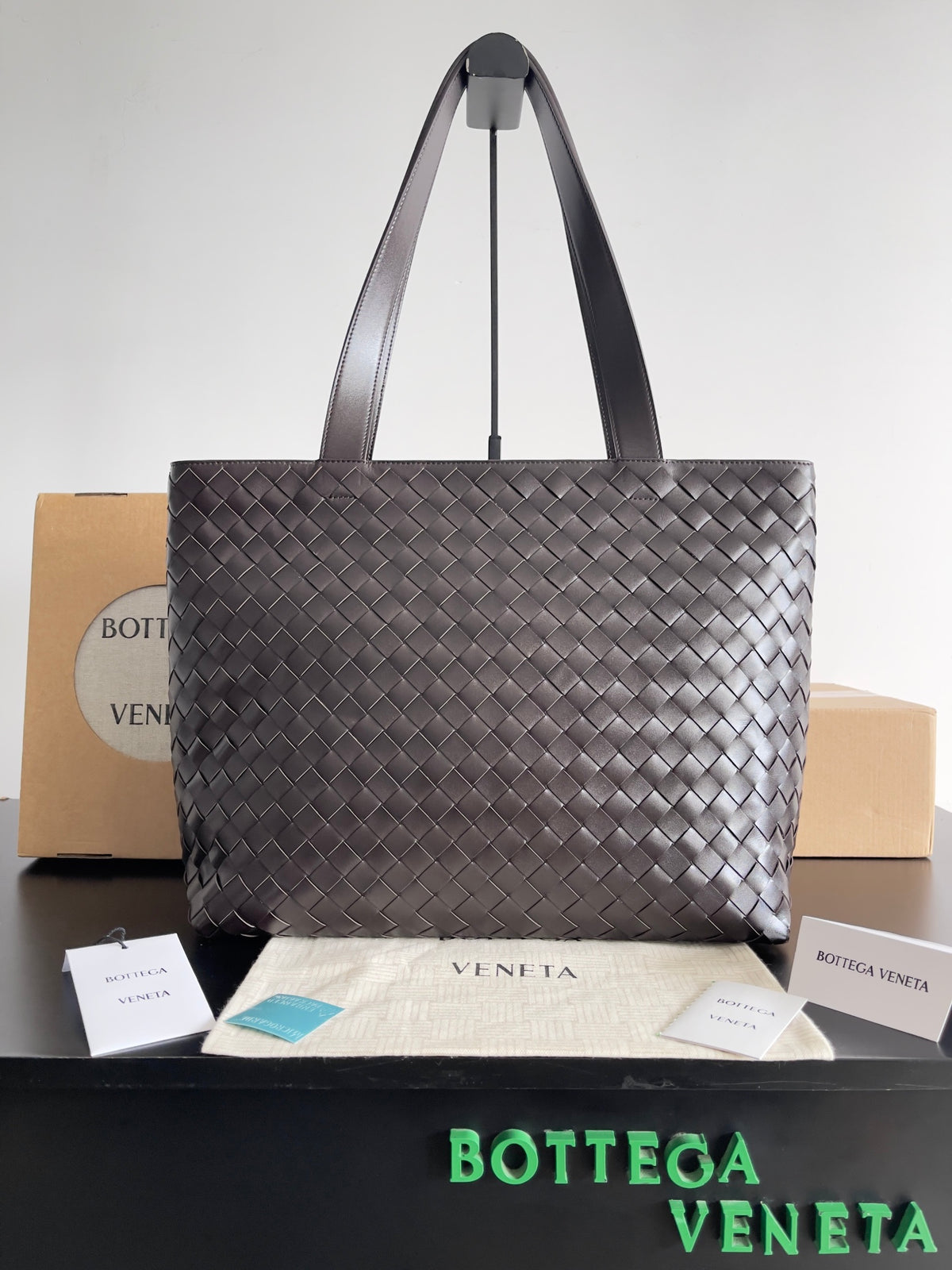 Bottega Veneta Black Designer Handbag Edition 924